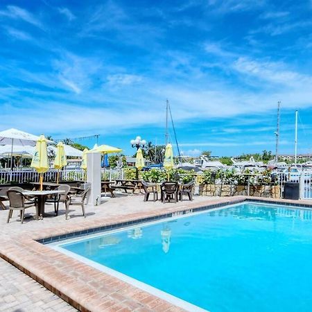 Апартаменты Waterfront, Pool, Tiki Bar & Grill, Gym, Location! Сарасота Экстерьер фото