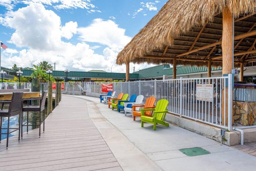 Апартаменты Waterfront, Pool, Tiki Bar & Grill, Gym, Location! Сарасота Экстерьер фото