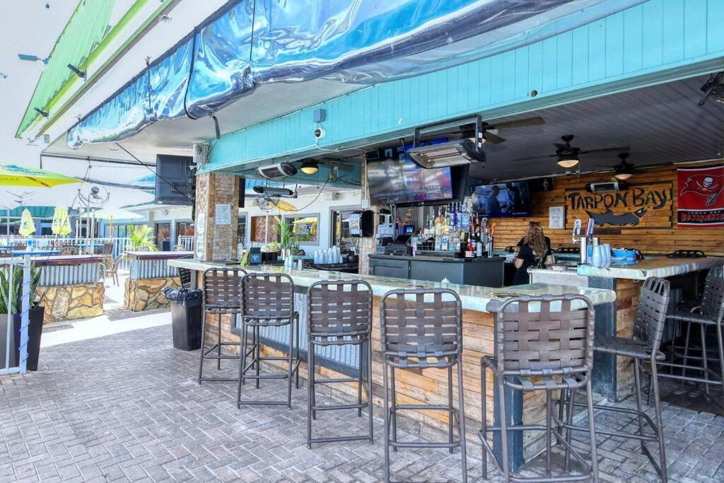 Апартаменты Waterfront, Pool, Tiki Bar & Grill, Gym, Location! Сарасота Экстерьер фото