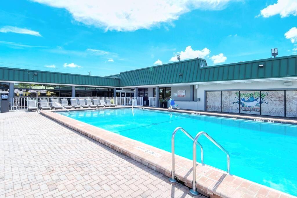 Апартаменты Waterfront, Pool, Tiki Bar & Grill, Gym, Location! Сарасота Экстерьер фото